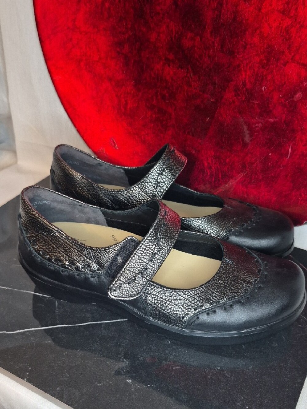 WS38- Women's Metallic Black Mary Jane Shoes - sz 9.5 (40) - Picture 4 of 15